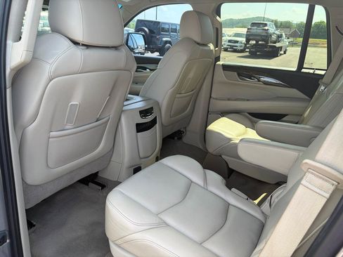 Used 2018 Cadillac Escalade Premium Luxury AWD/4WD image 17