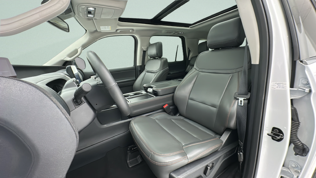 Used 2025 Ford Expedition Active AWD/4WD image 13