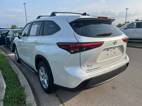 Used 2023 Toyota Highlander LE FWD image 4