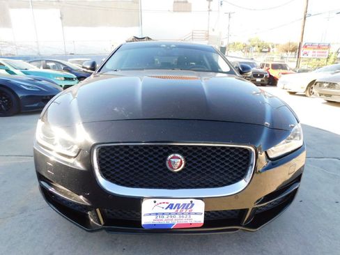 Used 2017 Jaguar XE Premium image 2