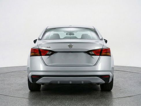 Used 2025 Nissan Altima 2.5 SV image 7