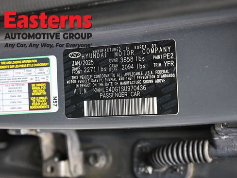 Used 2025 Hyundai Elantra SEL FWD image 36