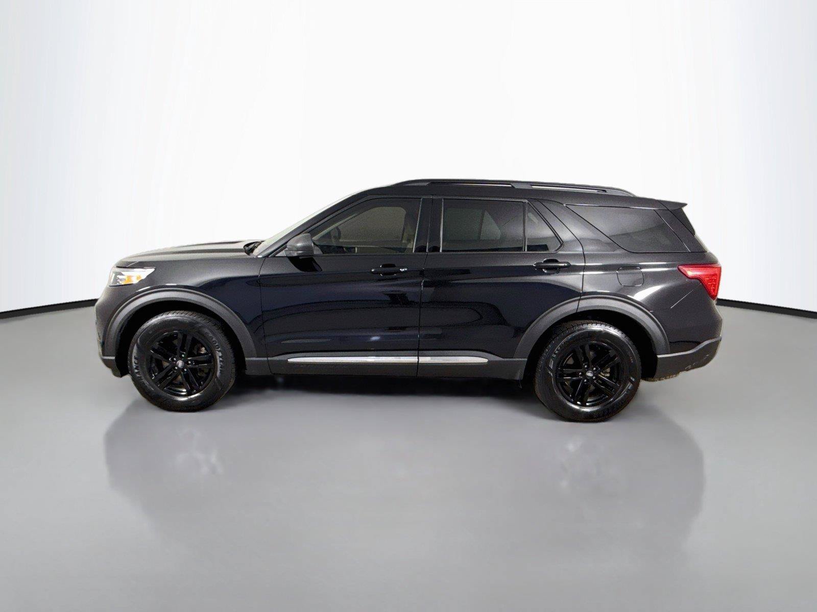 Used 2020 Ford Explorer XLT w/ Equipment Group 202A AWD/4WD image 8