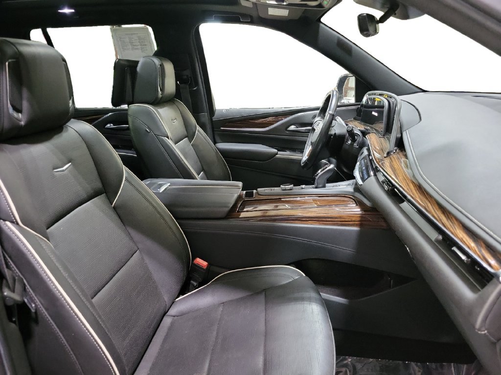 Used 2021 Cadillac Escalade Premium Luxury AWD/4WD image 31