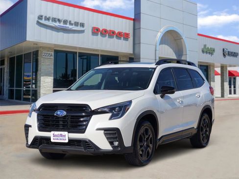 Used 2023 Subaru Ascent Onyx Edition image 2