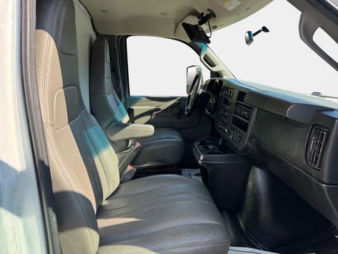 Used 2018 Chevrolet Express 3500 w/ Power Convenience Package image 9