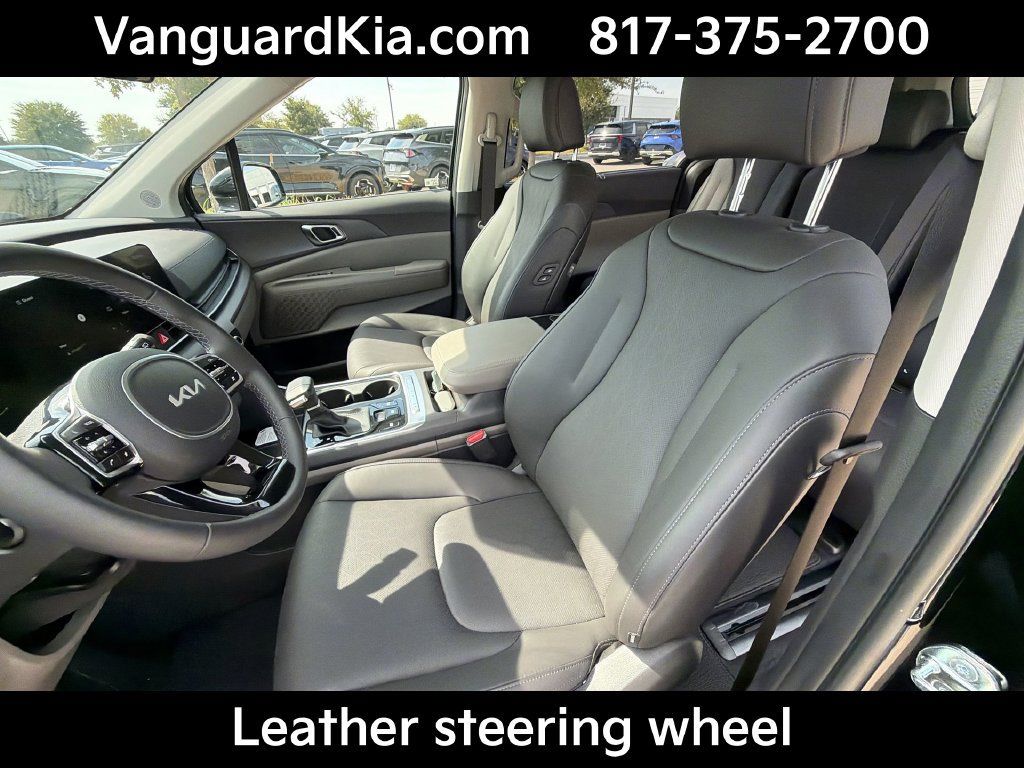 Certified 2026 Kia Carnival EX FWD image 15