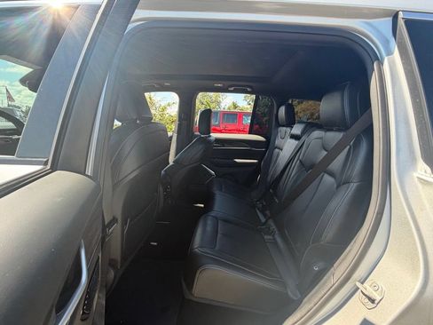 Used 2023 Jeep Grand Cherokee Overland AWD/4WD image 41