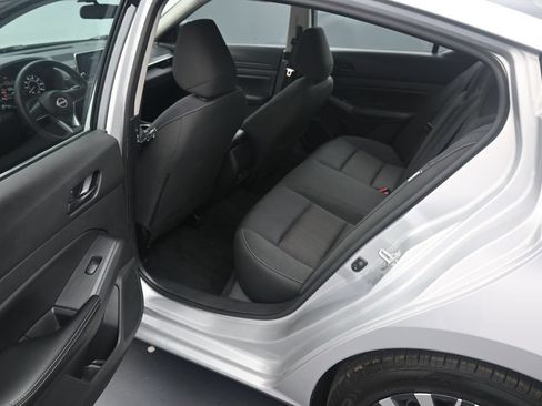 Used 2024 Nissan Altima 2.5 SV FWD image 17