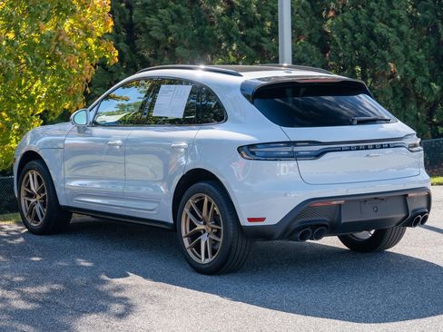 Certified 2025 Porsche Macan image 3