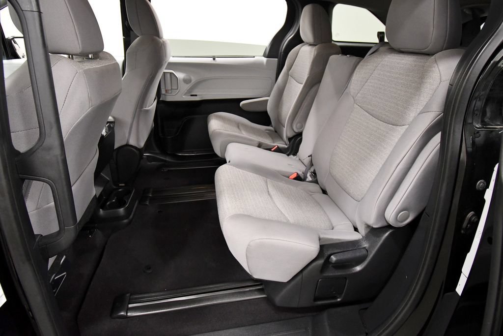 Used 2025 Toyota Sienna LE FWD image 15