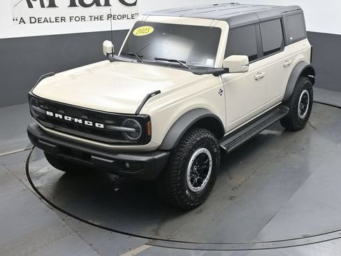 Used 2025 Ford Bronco Outer Banks w/ Sasquatch Package AWD/4WD image 46