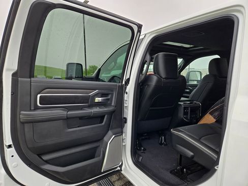 New 2026 RAM 2500 Laramie AWD/4WD image 27