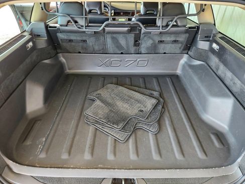 Used 2009 Volvo XC70 T6 image 12