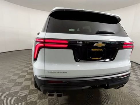 Used 2024 Chevrolet Traverse LS FWD image 5