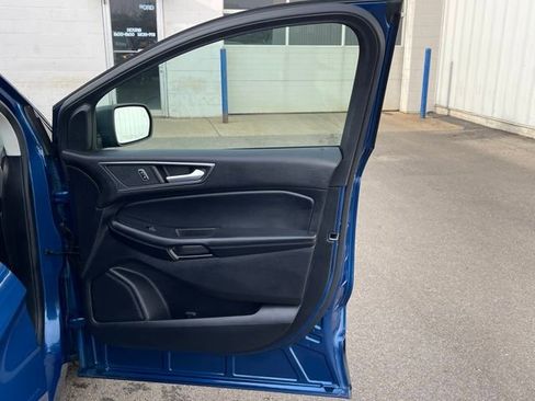 Used 2022 Ford Edge SE image 32