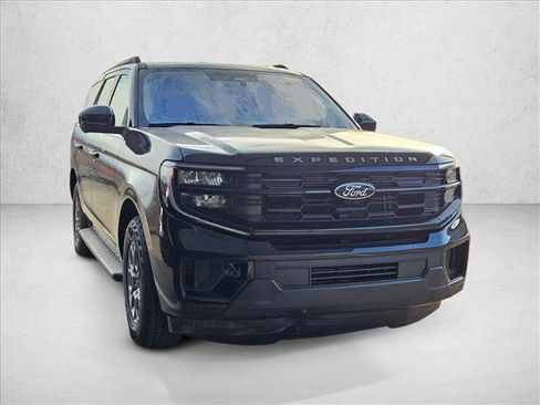 Used 2025 Ford Expedition Active image 3