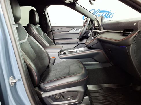 Used 2025 Ford Explorer ST image 12