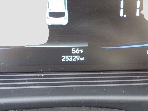 Used 2024 Hyundai Venue SEL image 22