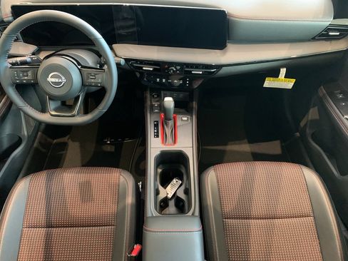 New 2026 Nissan Kicks SR w/ SR Premium Package FWD image 11