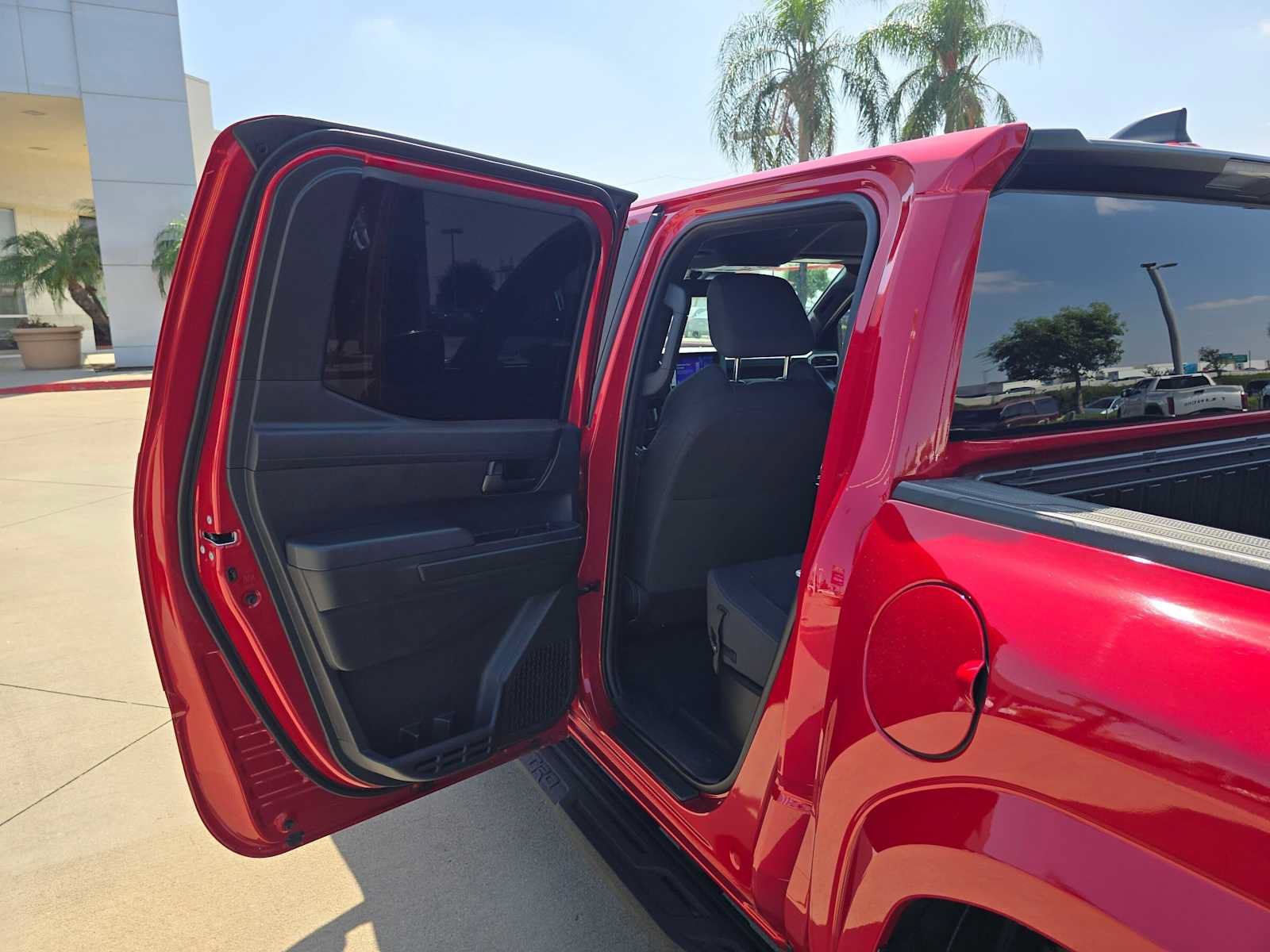 Certified 2024 Toyota Tacoma SR5 AWD/4WD image 15