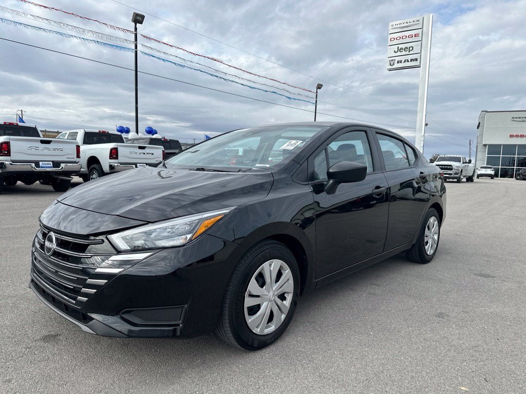 Used 2025 Nissan Versa S FWD image 1