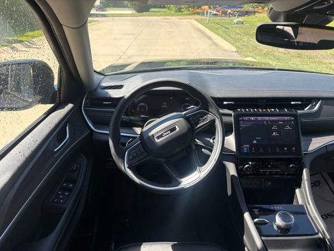 Used 2023 Jeep Grand Cherokee Limited w/ Black Appearance Package AWD/4WD image 45