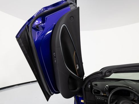 Used 2025 McLaren Artura Spider image 25