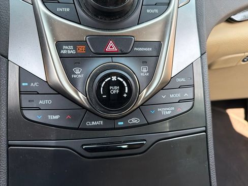 Used 2013 Hyundai Azera w/ Technology Pkg FWD image 13