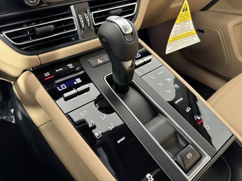 Certified 2025 Porsche Macan image 22