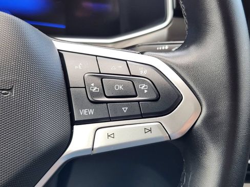 Certified 2025 Volkswagen Taos SE AWD/4WD image 21