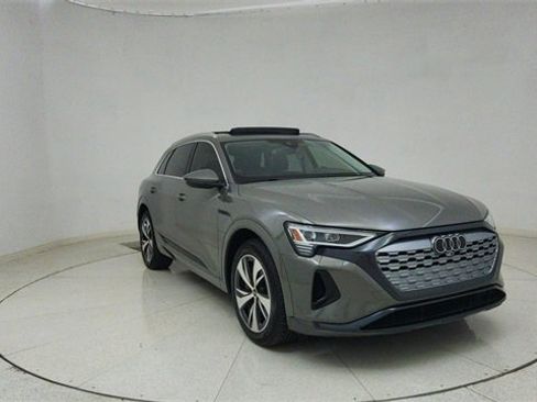 Used 2024 Audi Q8 e-tron Premium image 65