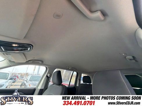 Used 2023 Jeep Grand Cherokee Laredo image 14