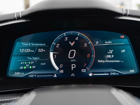 Used 2024 Chevrolet Corvette Stingray Premium Cpe w/ Z51 Performance Package RWD image 18