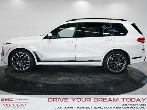 Used 2024 BMW X7 xDrive40i w/ M Sport Package image 4