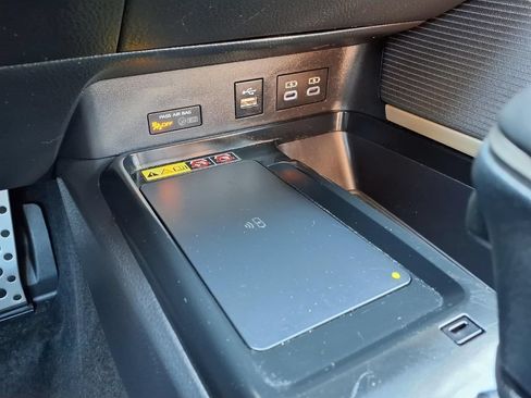 Used 2025 Toyota Camry SE FWD image 12
