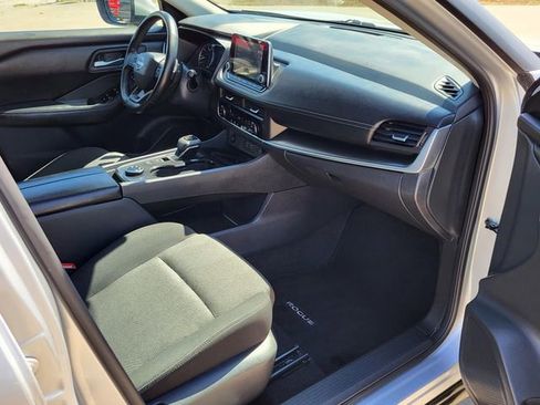 Used 2025 Nissan Rogue SV image 25