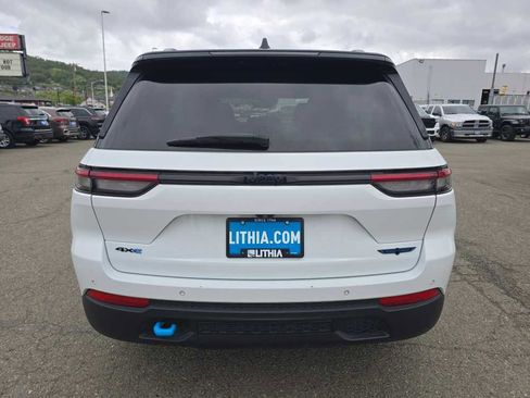Used 2023 Jeep Grand Cherokee Trailhawk AWD/4WD image 4