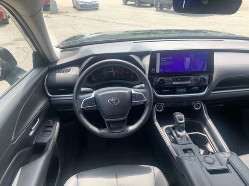Used 2024 Toyota Grand Highlander AWD image 17