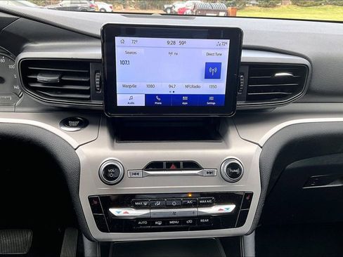 Used 2023 Ford Explorer XLT image 16