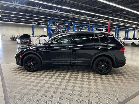 Used 2023 Volkswagen Tiguan SE R-Line AWD/4WD image 6