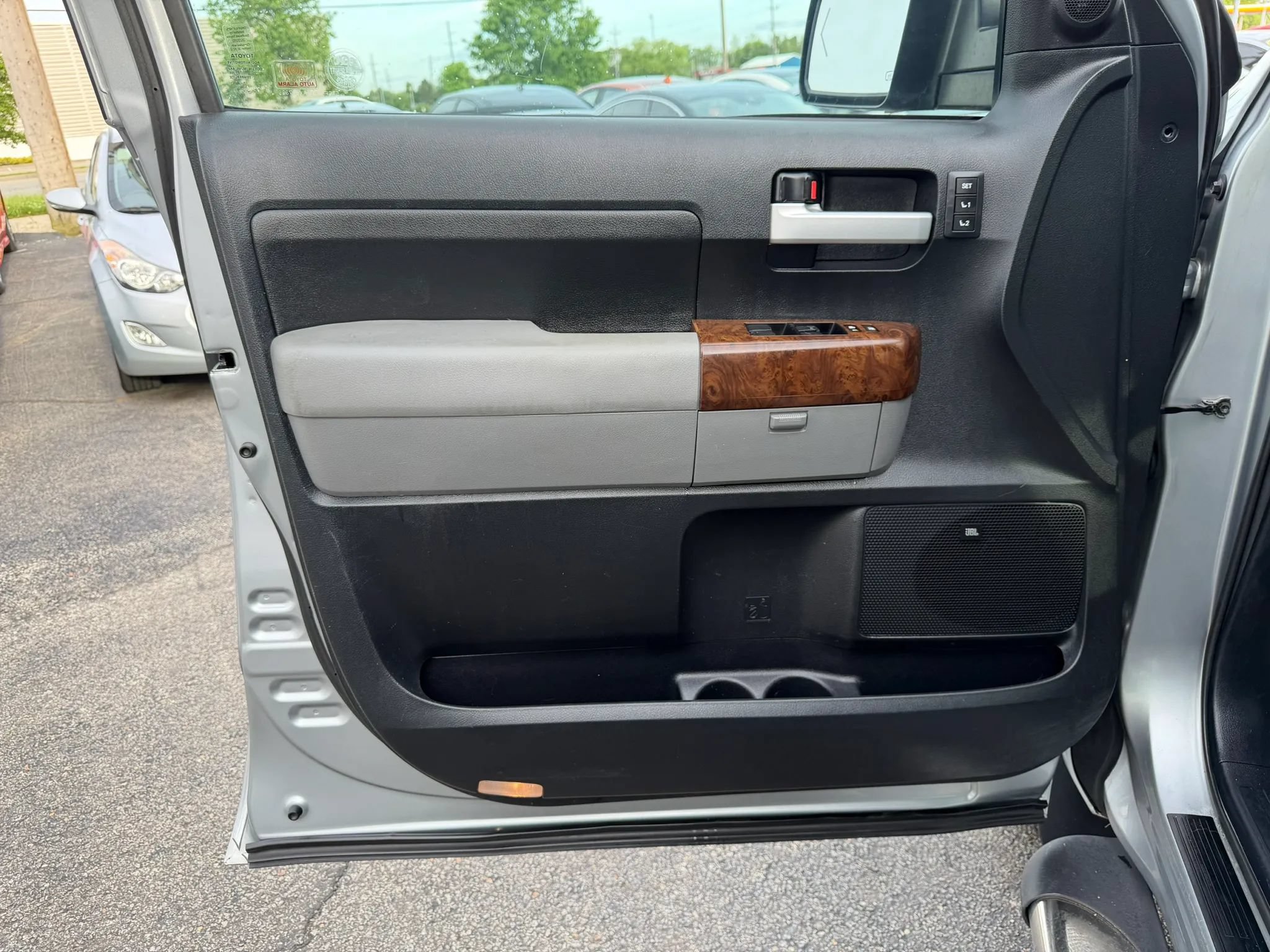 Used 2010 Toyota Tundra Limited RWD image 16