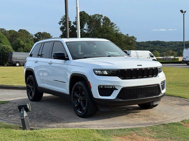 Used 2023 Jeep Grand Cherokee Limited w/ Black Appearance Package RWD image 9