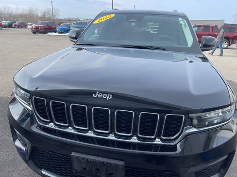 Used 2023 Jeep Grand Cherokee Laredo w/ Luxury Tech Group I image 2