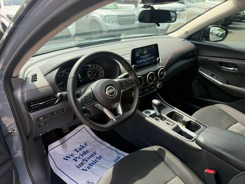 Used 2025 Nissan Sentra SR FWD image 3