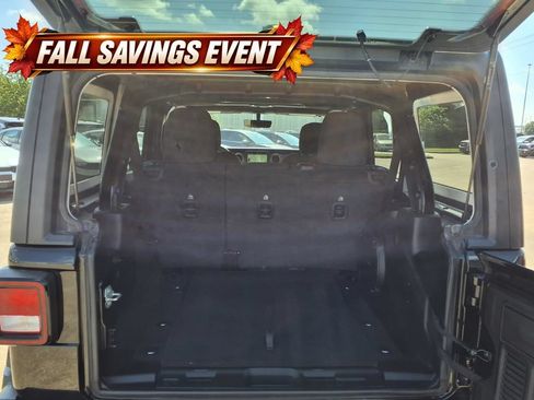 Used 2023 Jeep Wrangler Unlimited Sahara AWD/4WD image 12