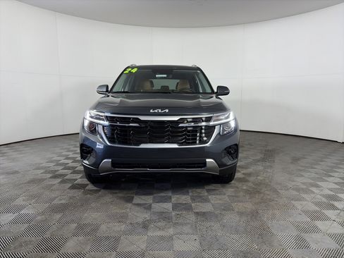 Used 2024 Kia Seltos EX image 2