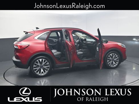 Used 2020 Ford Escape Titanium image 19