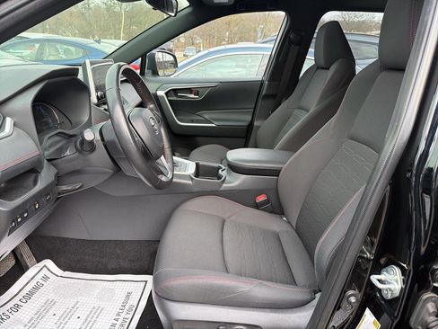 Used 2023 Toyota RAV4 SE w/ Weather & Moonroof Package image 20