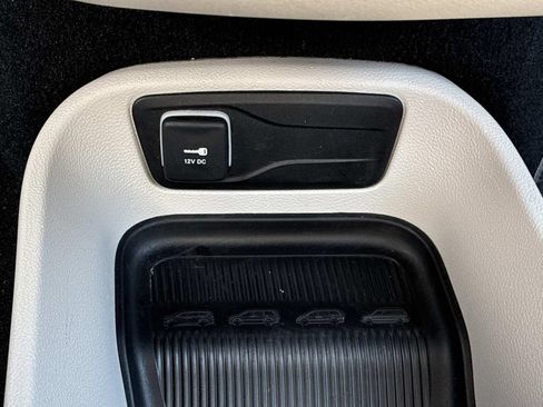 Used 2024 Chrysler Pacifica Touring-L FWD image 35